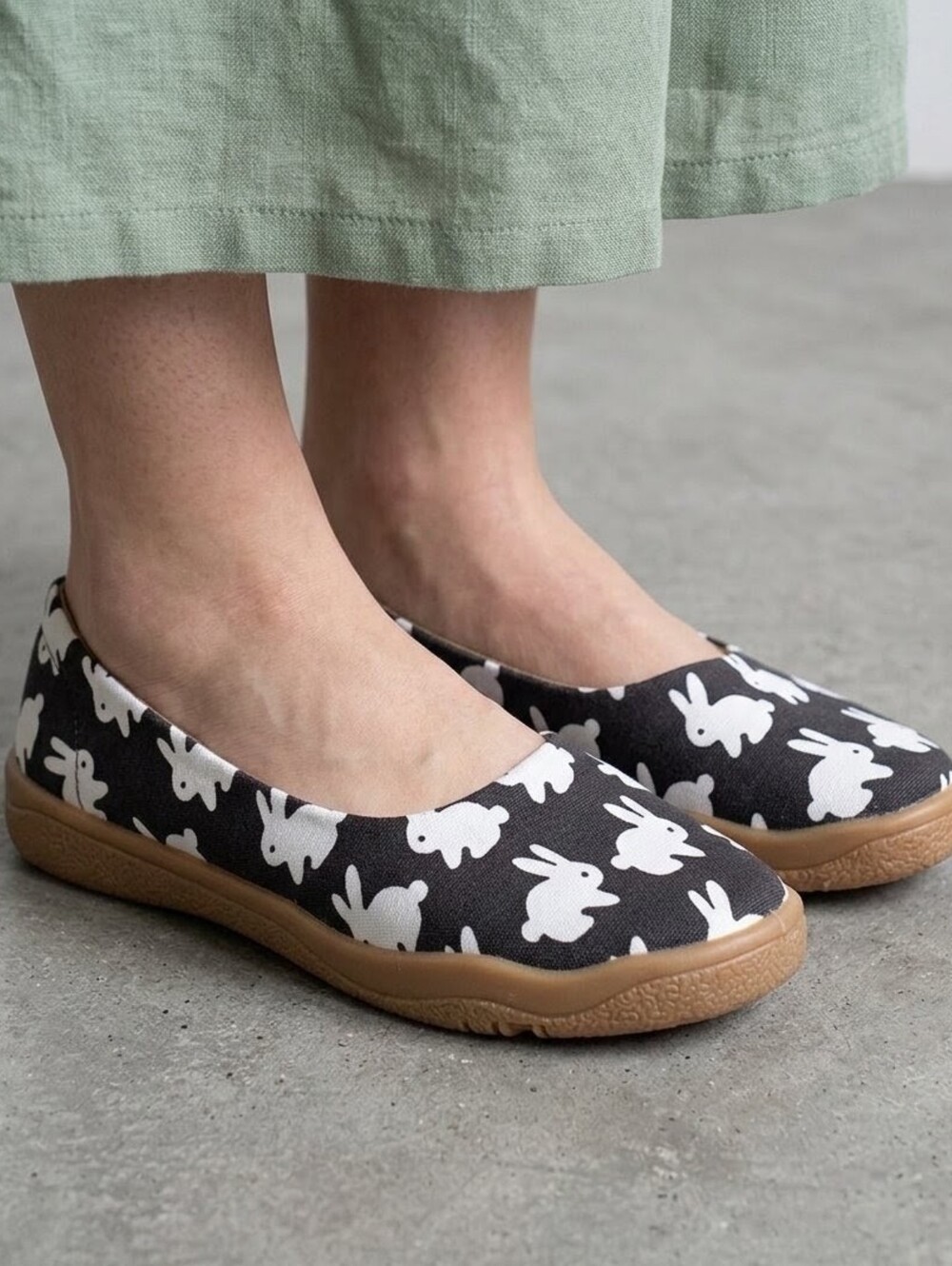 ​Cute Rabbit Bunny Print Slip On Canvas Flat Shoes Black White EU 37 / US 6.5-7